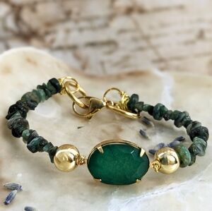 13 Carats Natural Emerald Chips And Centerpiece Bracelet